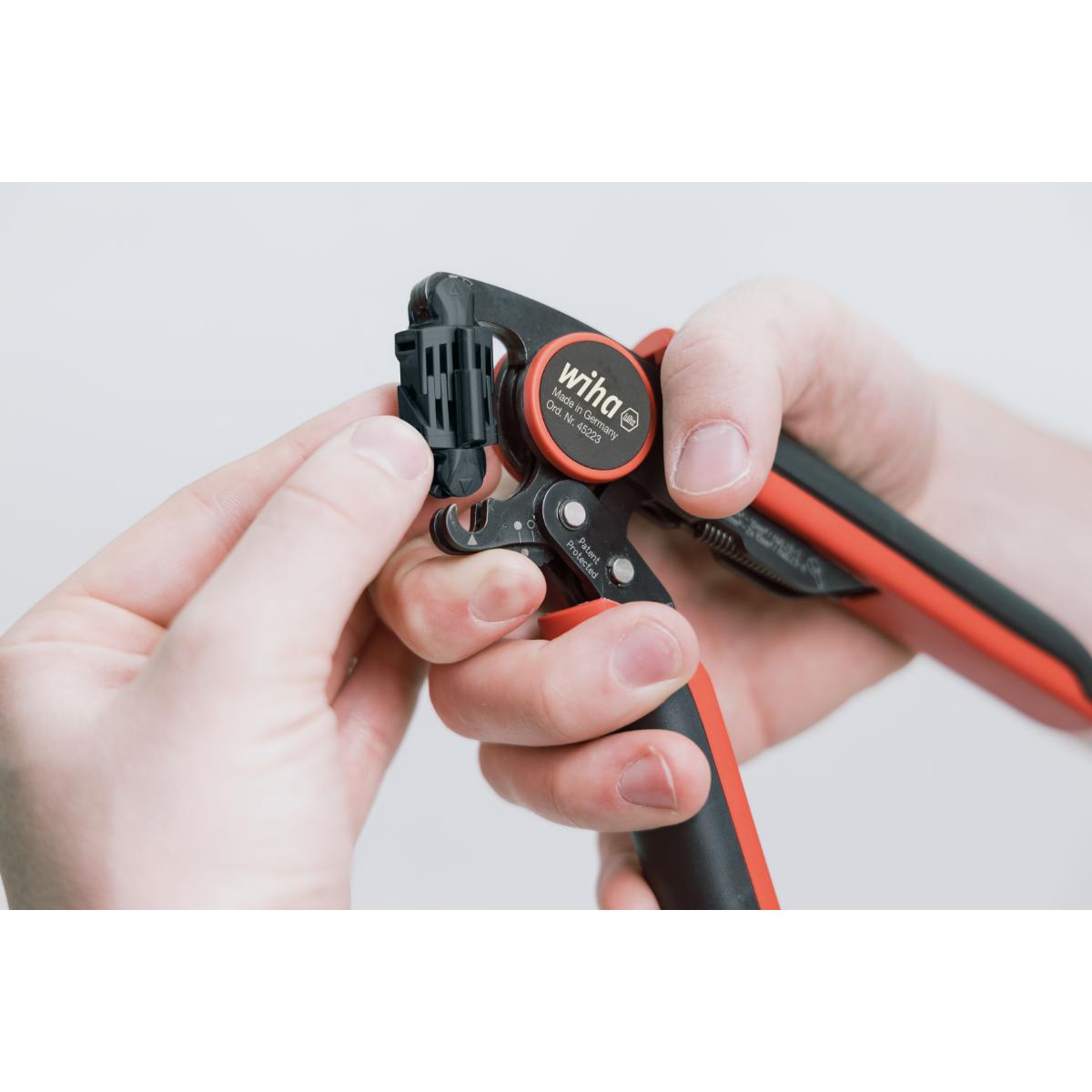 Wiha Crimpwerkzeug automatisch für Aderendhülsen Vierkant-Pressung mit drehbarem Crimpkopf 0,08 - 16 mm²