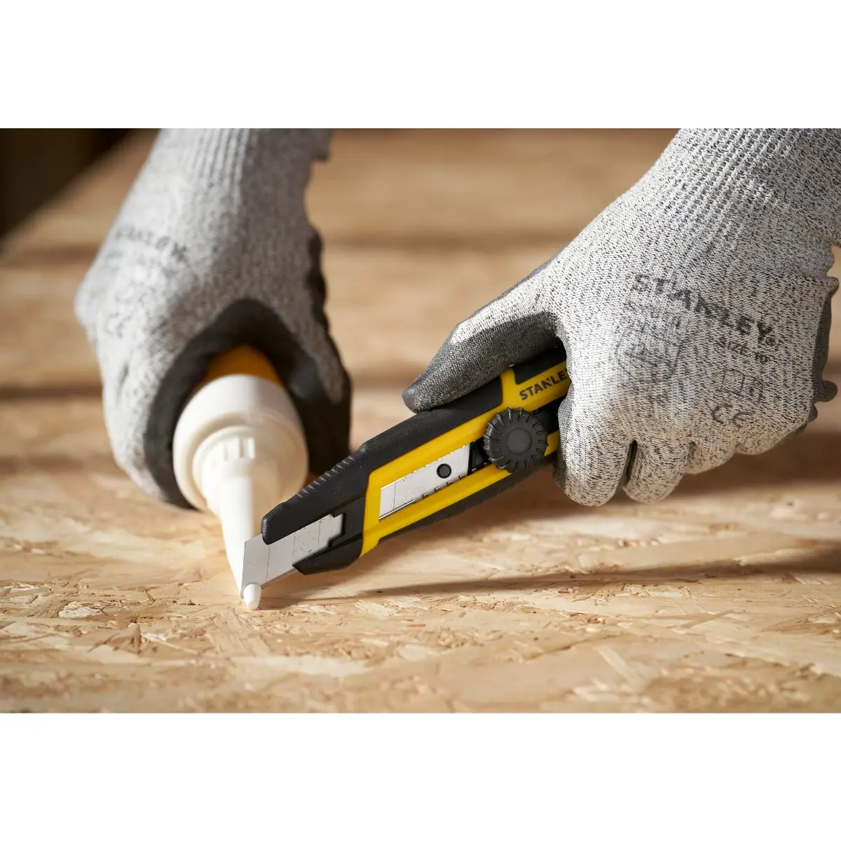 STANLEY Cuttermesser 18mm mit Feststellrad und integriertem Klingenbrecher