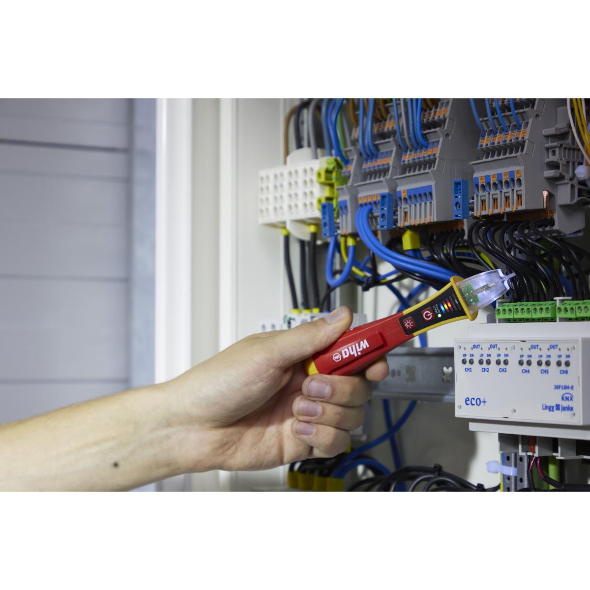 Wiha Spannungsprüfer Volt Detector berührungslos, einpolig, 90 – 1.000 V AC mit 2x AAA-Batterien