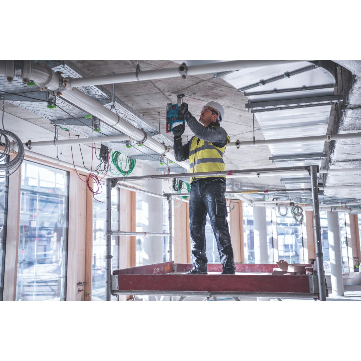 0615V0003DBO Bosch Combo Kit 2 x 18V-Set: GSR + GBH + 2 x Bit-Set + 2 x GBA 18V 4.0 Ah + GAL 18V-40