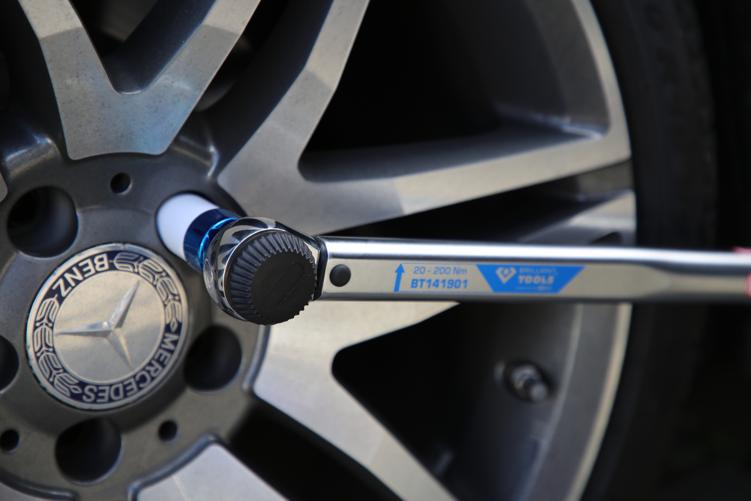 Brilliant Tools 1/2" Drehmomentschlüssel mit Drehknopf-Umsteck-Ratschenkopf, 20 - 200 Nm