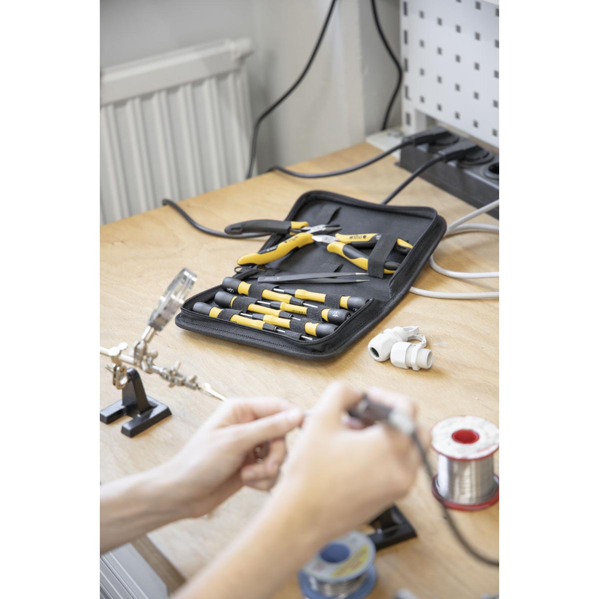 Wiha Werkzeug Set ESD Zangen, Schraubendreher, Pinzette 10-teilges Set mit Werkzeugmappe