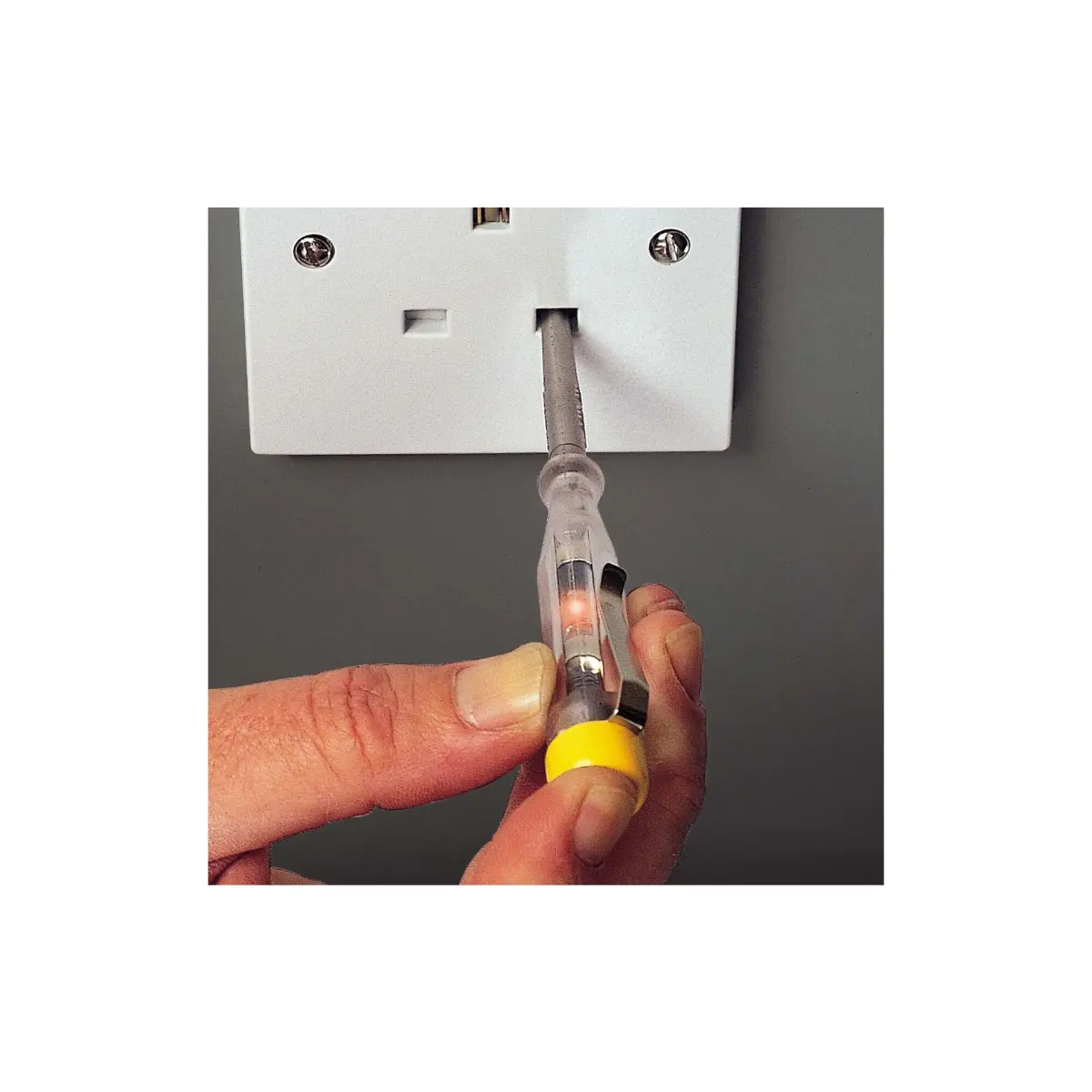 STANLEY Spannungsprüfer 220-250V