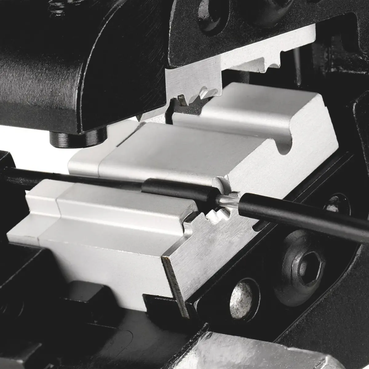 Rennsteig Zange zum Schneiden, Abisolieren und Crimpen von LWL Ø 2,2 mm für Toshiba-Stecker, mit Sicherheitsschneideinrichtung