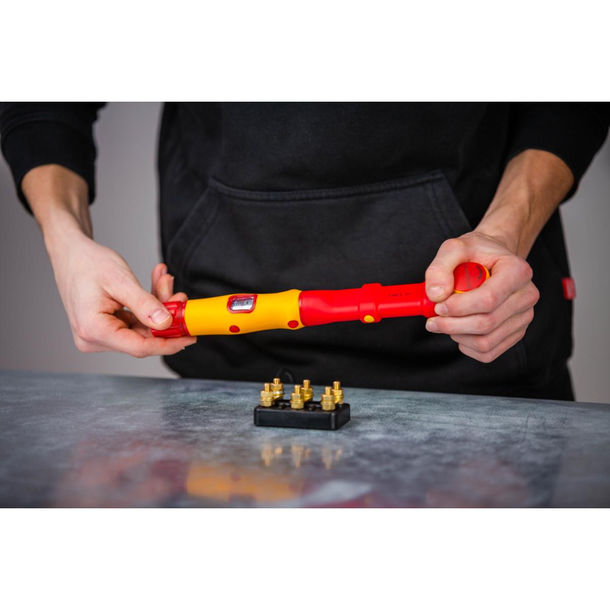 Wiha Drehmomentschlüssel electric 1/4 zoll für Steckschlüssel, variabel einstellbare Drehmomentbegrenzung