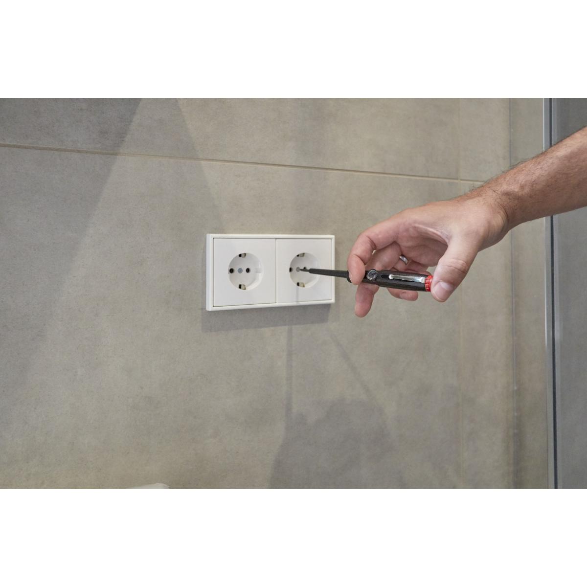 Wiha Spannungsprüfer 150-250 Volt Schlitz schwarz, mit Ansteckclip