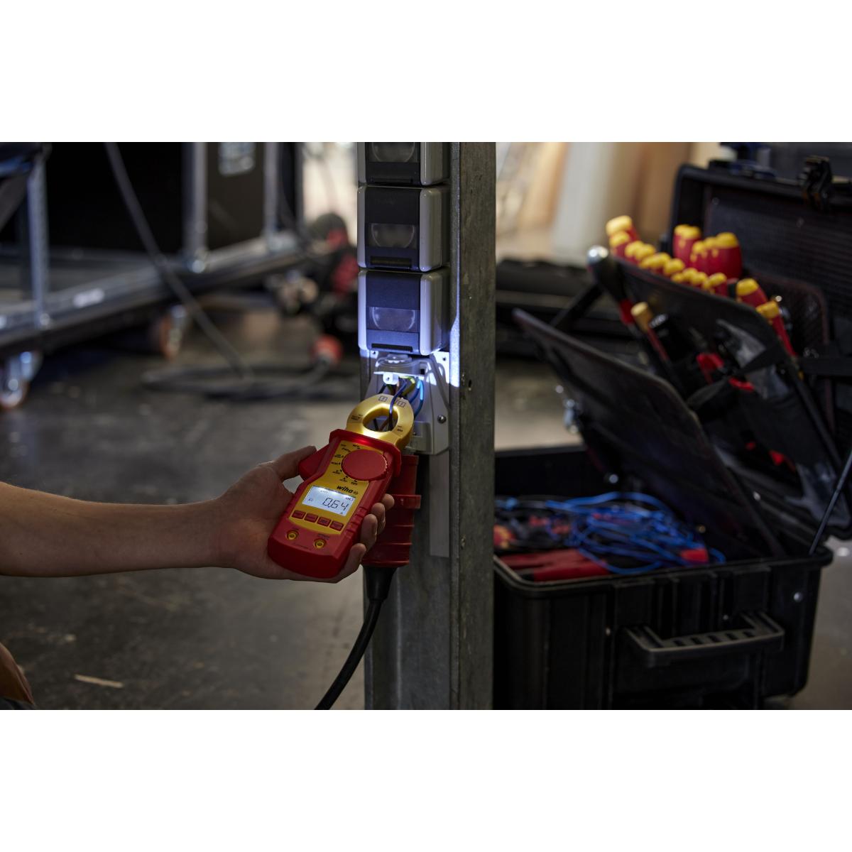 Wiha Strommesszange bis 1.000 V AC, CAT IV mit 2x AAA-Batterien