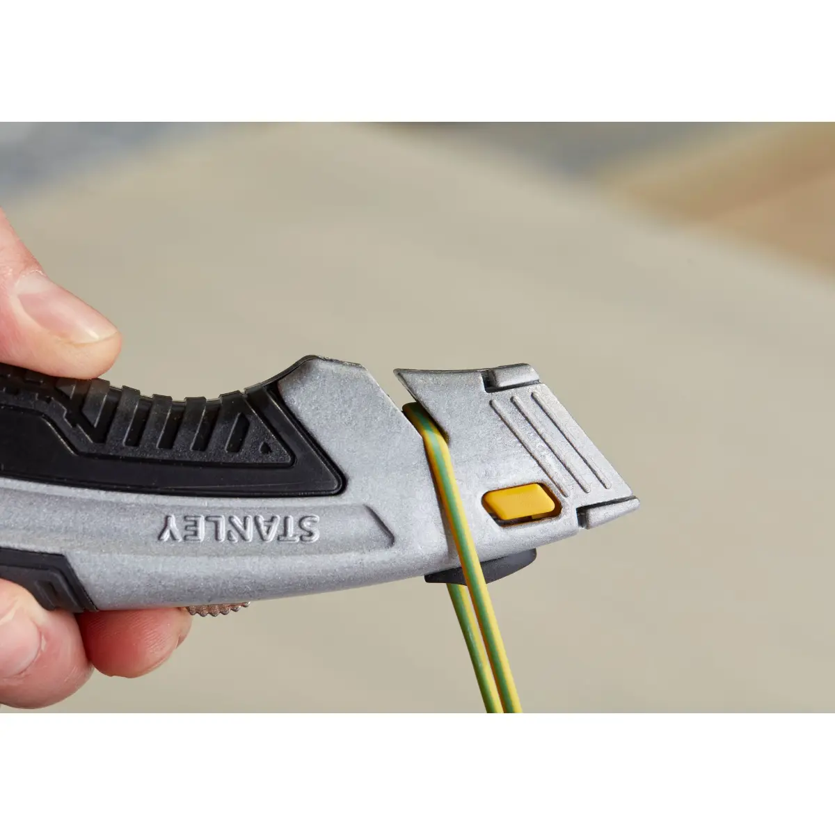 STANLEY INSTANTCHANGE Universalmesser mit einziehbarer Klinge