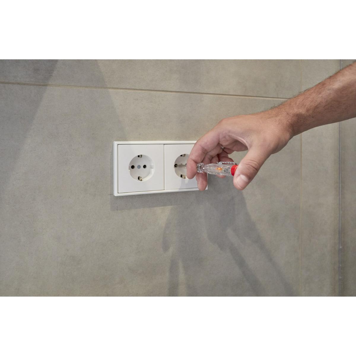 Wiha Spannungsprüfer 120-250 Volt Schlitz transparent, mit Ansteckclip