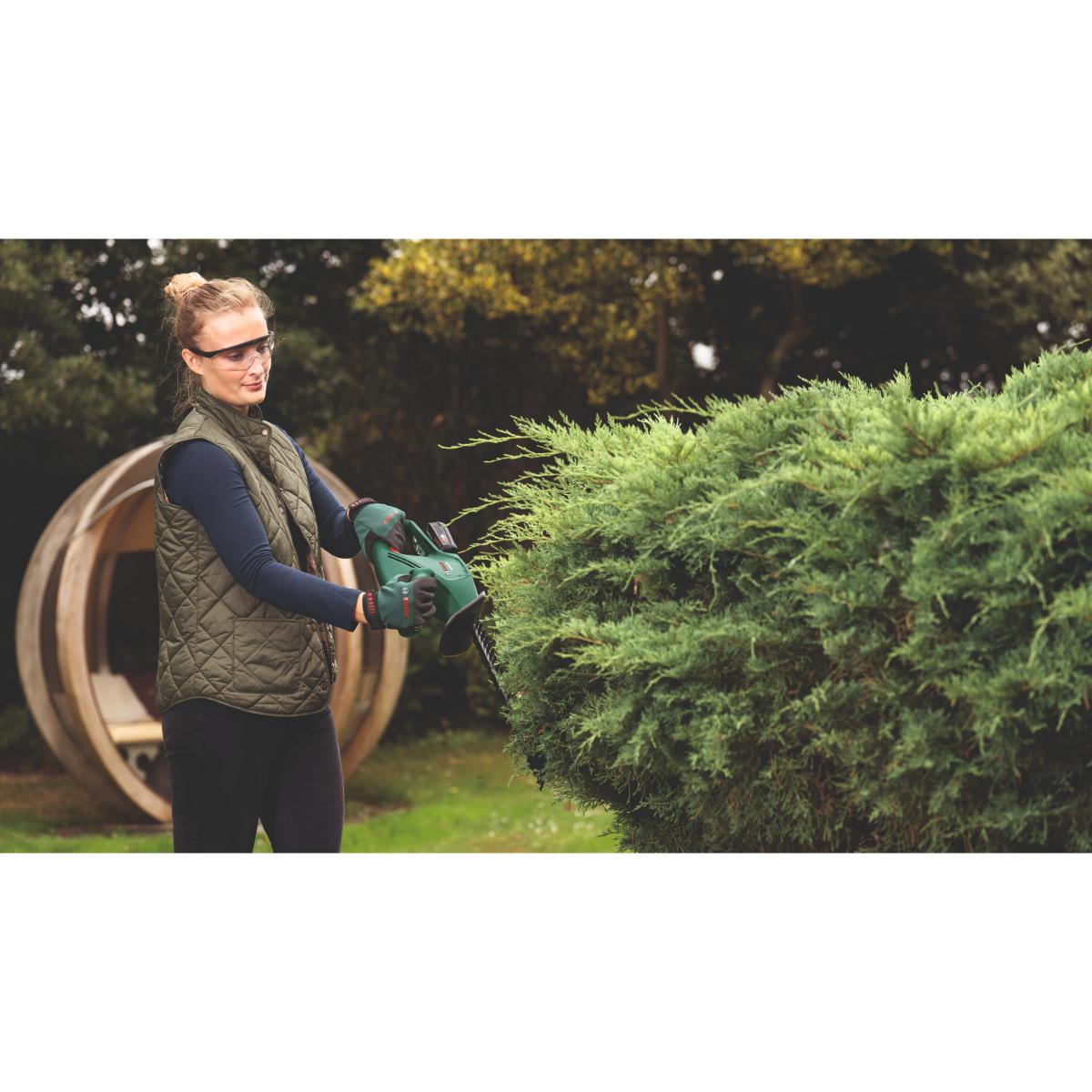 Bosch Akku-Heckenschere EasyHedgeCut 18V-44-11, 1 x Akku PBA 18V 2.0Ah