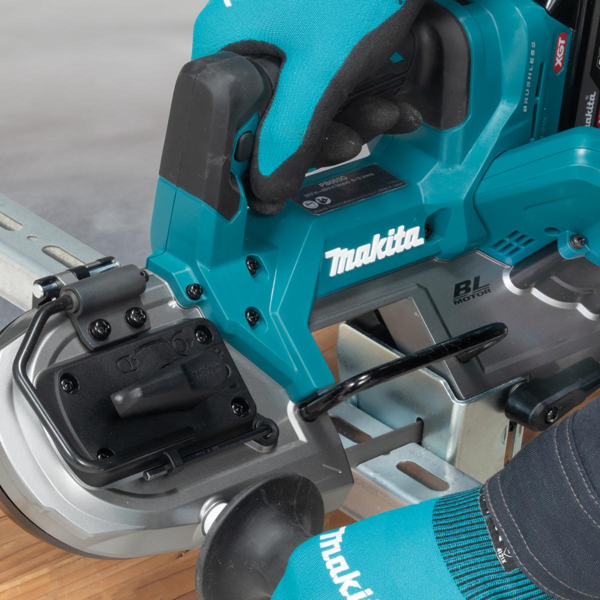 Makita Akku-Bandsäge 40V max. 0-3,2 m/s 66 mm