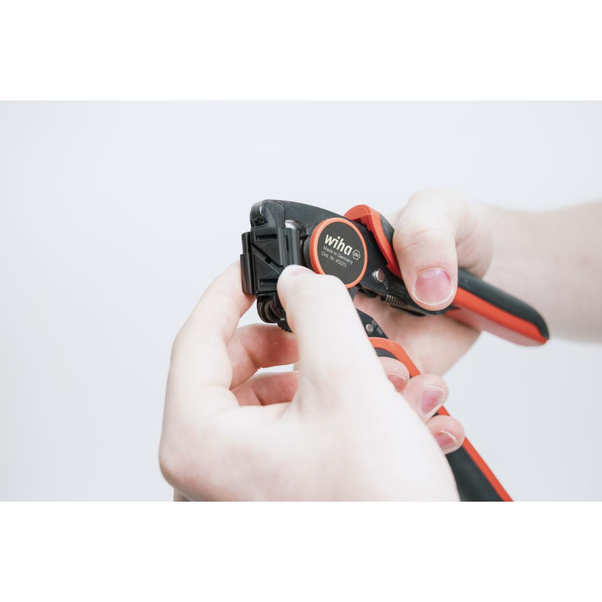 Wiha Crimpwerkzeug automatisch für Aderendhülsen Vierkant-Pressung mit drehbarem Crimpkopf 0,08 - 16 mm²