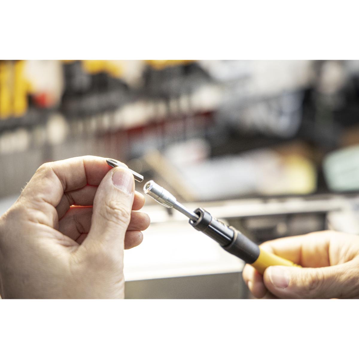 Wiha Drehmoment-Schraubendreher Set TorqueVario -S Micro ESD 0,1-0,6 Nm gemischt 18-teilges Set variabel einstellbare Drehmomentbegrenzung mit Box