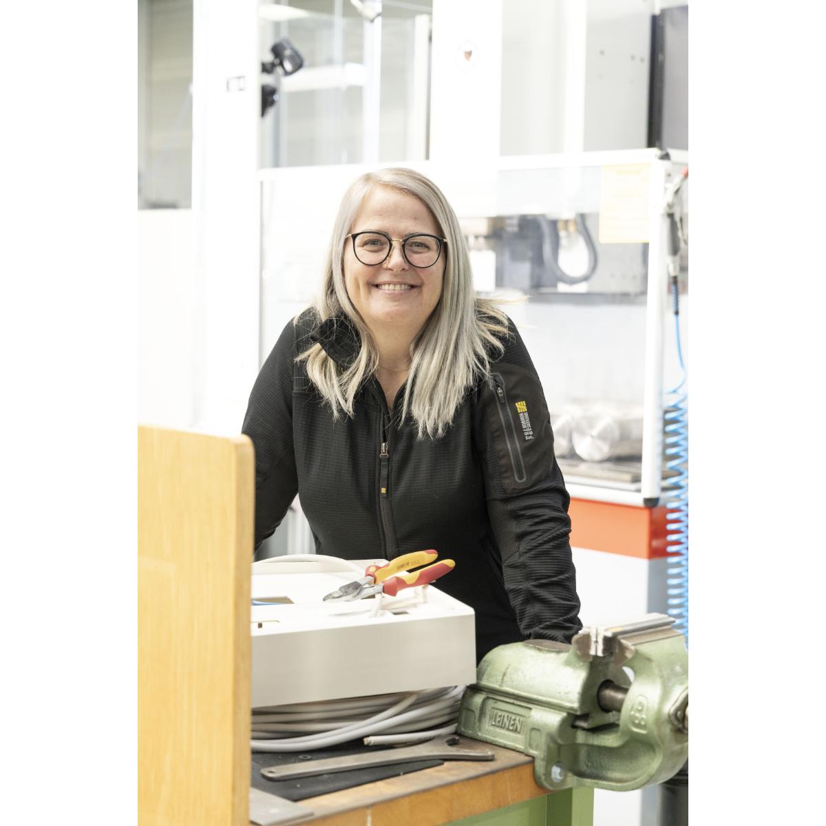 Wiha Kabelschneider Professional electric mit ein- und ausschaltbarer Öffnungsfeder - Blisterverpackung