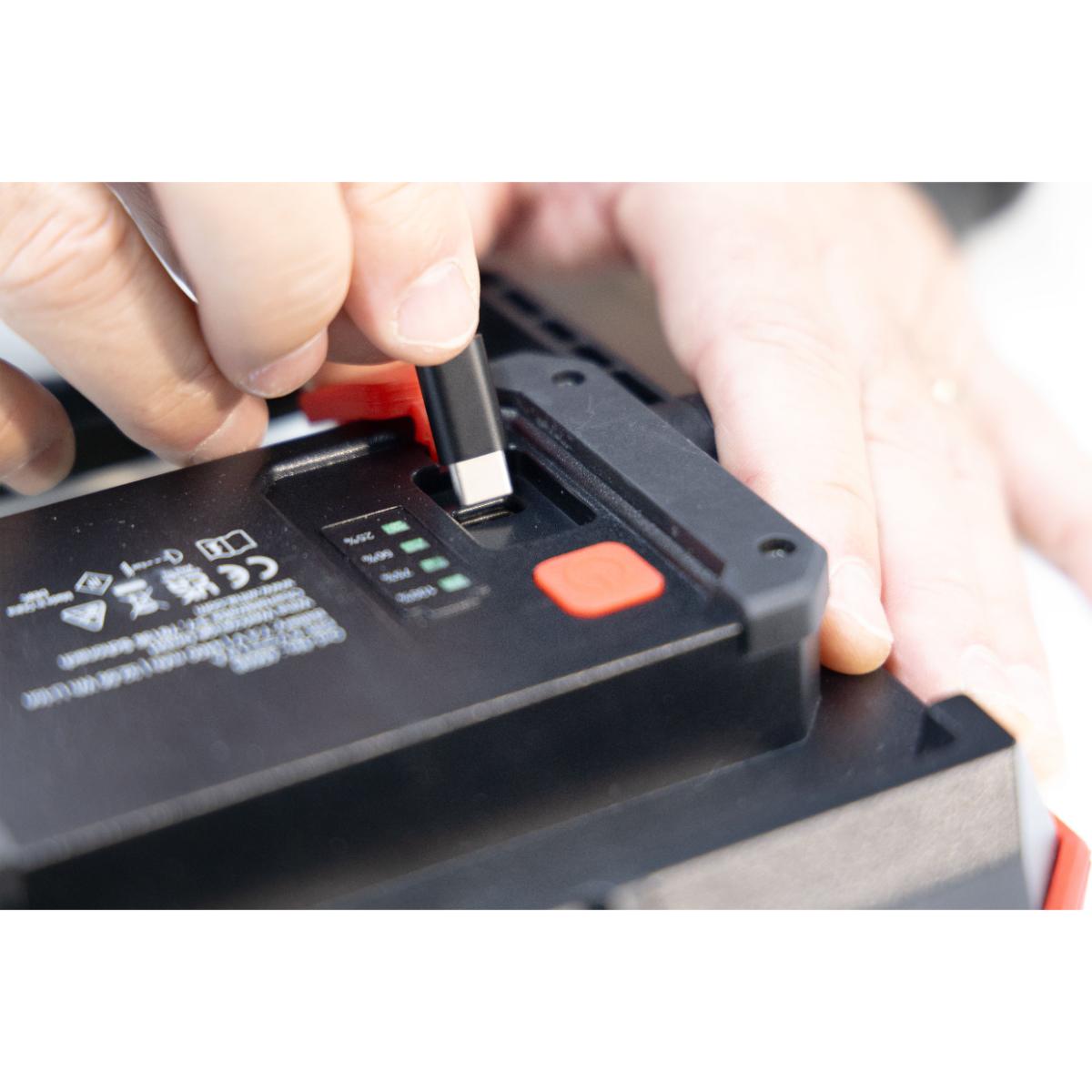 Wiha Akku-Baustrahler 30W, 3.000 lm mit USB-C-Ladekabel