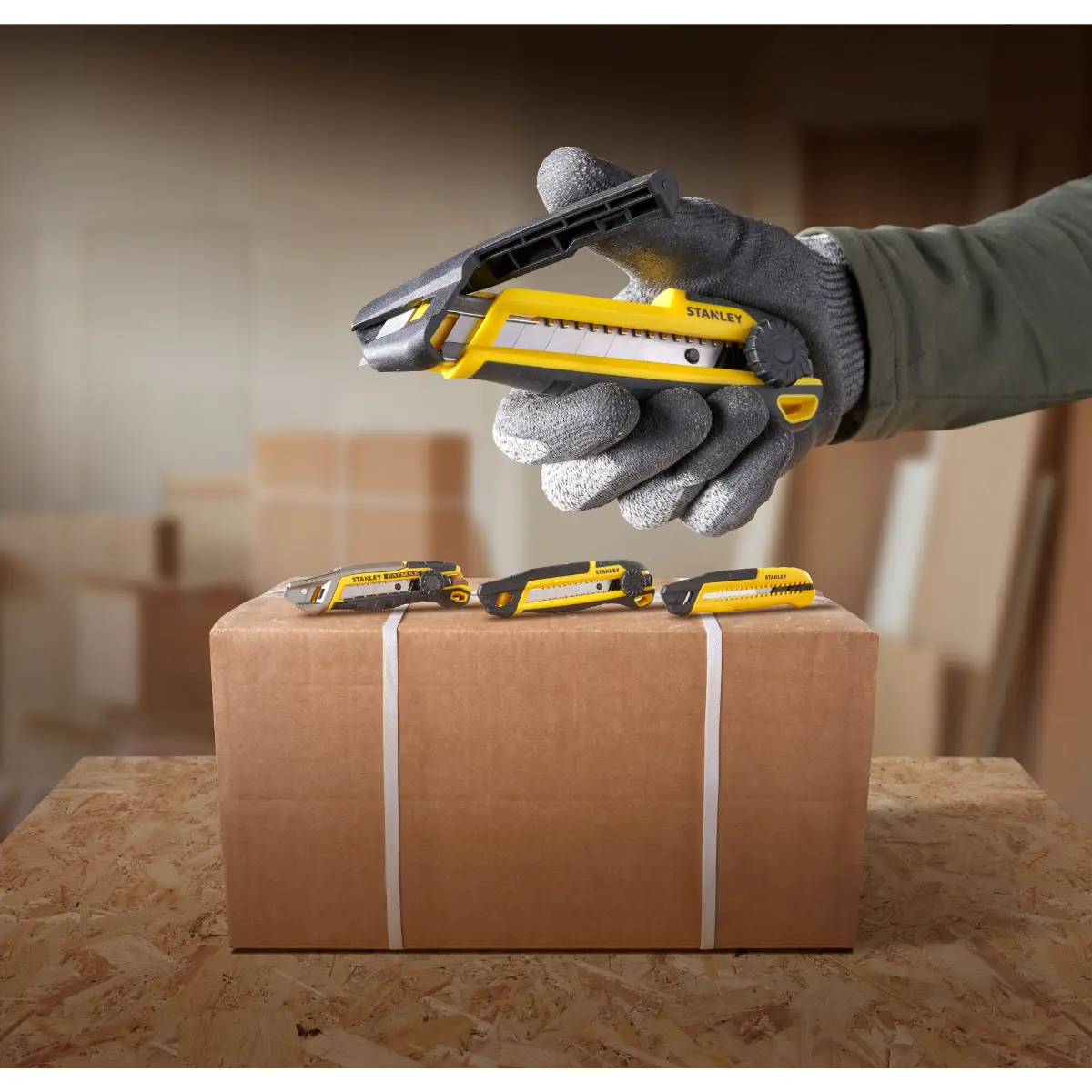 STANLEY Cuttermesser 18mm mit Feststellrad und integriertem Klingenbrecher