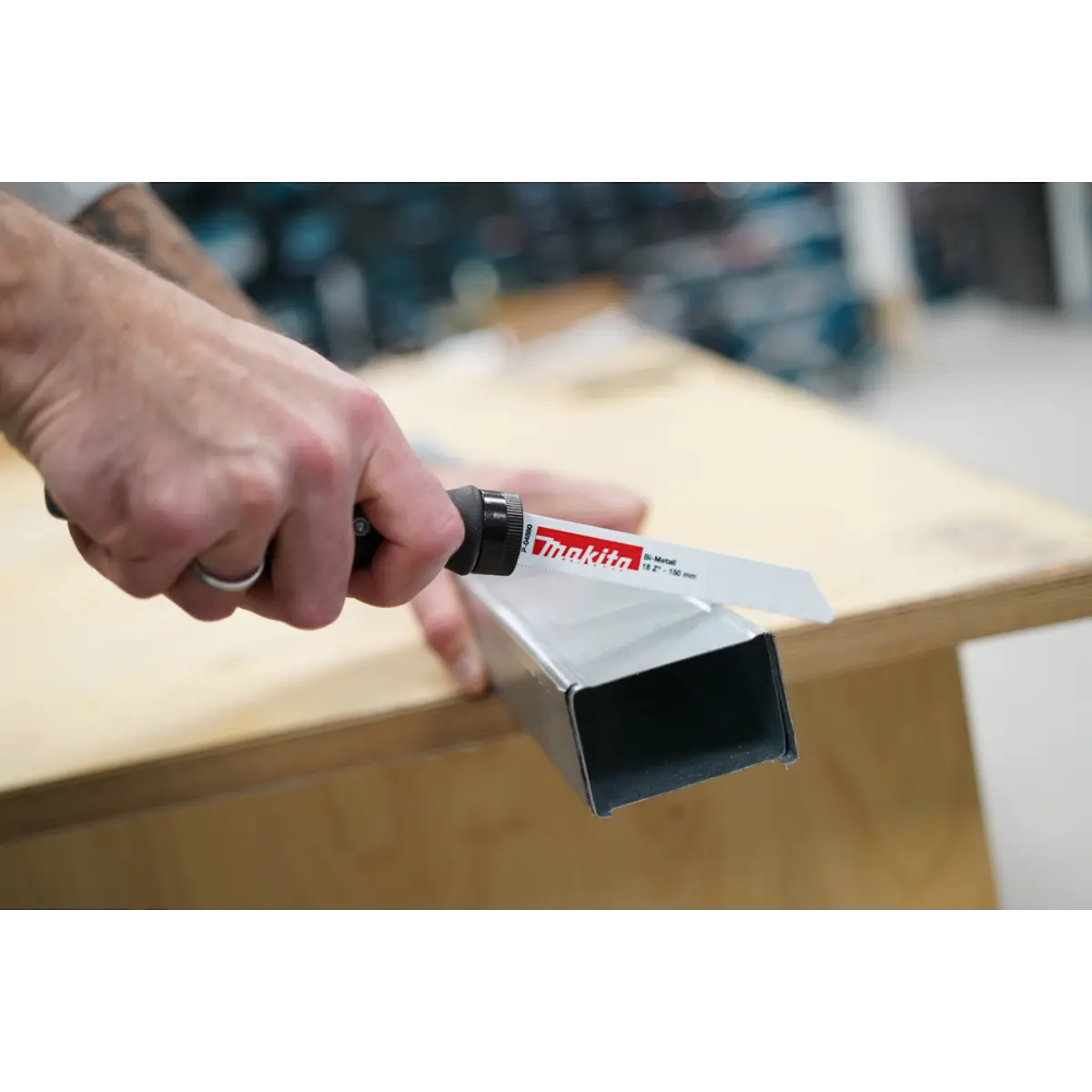 Makita Multitool Handgriff inkl. 2x Reciprosägeblätter mit Bit-Aufnahme 6x Schrauber-Bits - P-84866