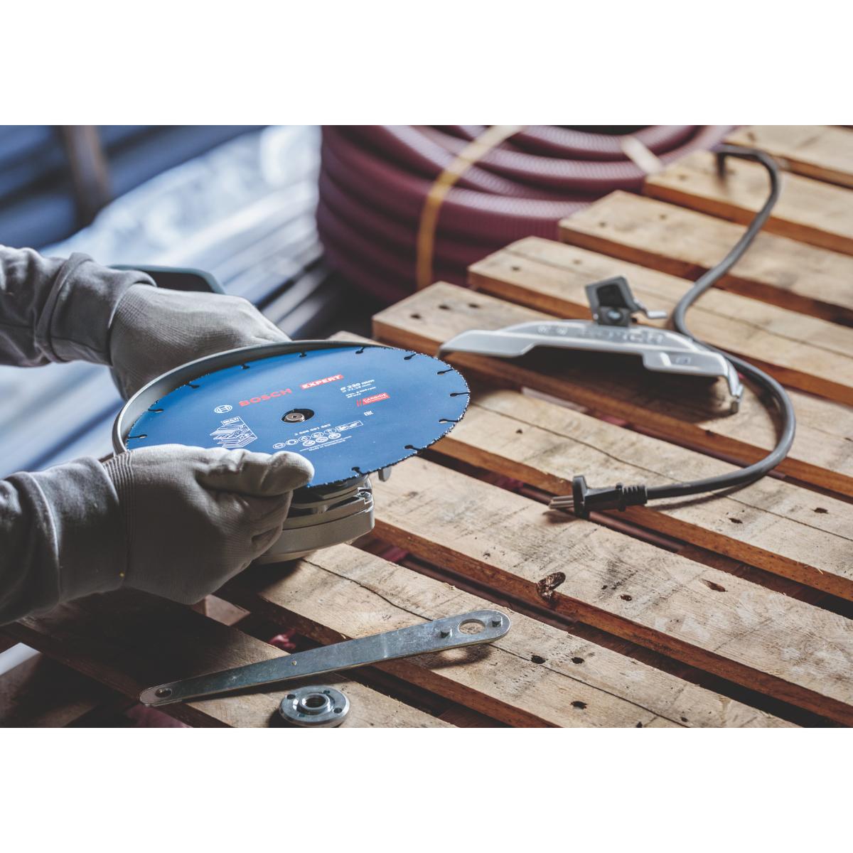 Bosch EXPERT Carbide Multi Wheel Trennscheibe, 180 mm, 22,23 mm