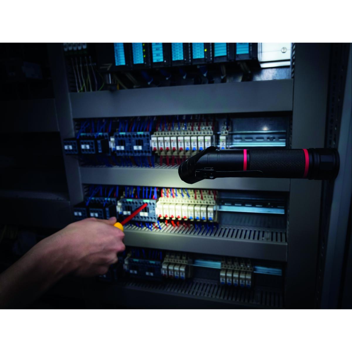 Wiha Taschenlampe mit LED, Laser und UV Licht mit 3x AAA-Batterien