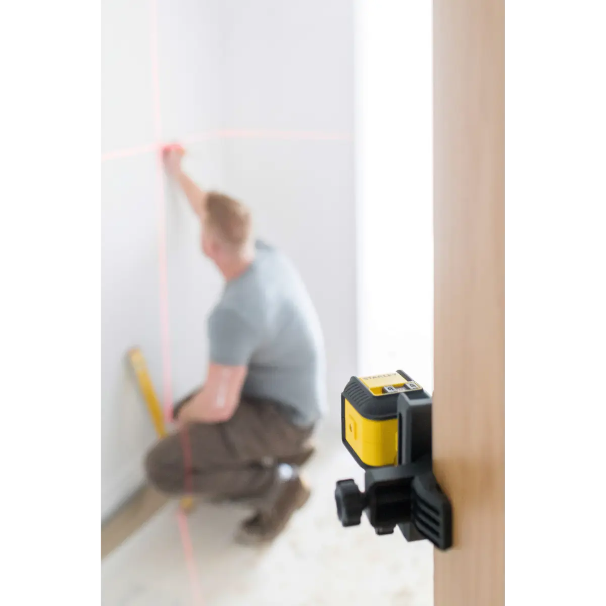 STANLEY Kompakter Linienlaser Cubix mit roter Diode, mit einer horizontalen und einer vertikalen Linie