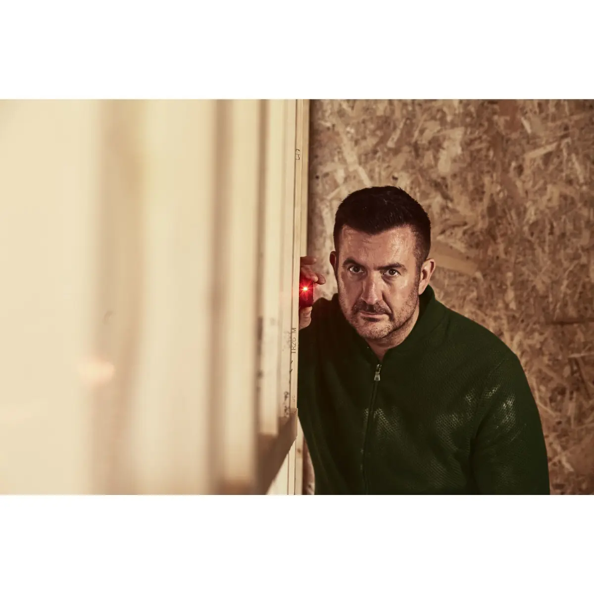 STANLEY Laserentfernungsmesser bis 12m im praktischen Taschenformat, schwarzes Display