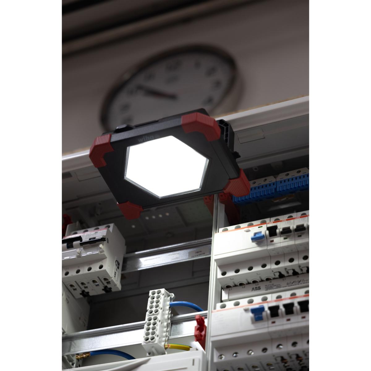 Wiha Akku-Baustrahler 30W, 3.000 lm mit USB-C-Ladekabel