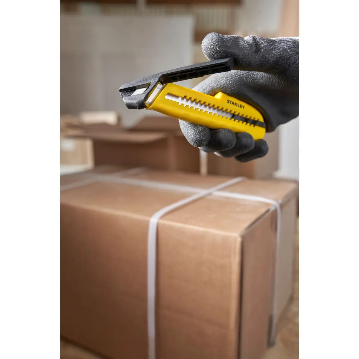 STANLEY Cuttermesser 18mm mit Schieber und integriertem Klingenbrecher