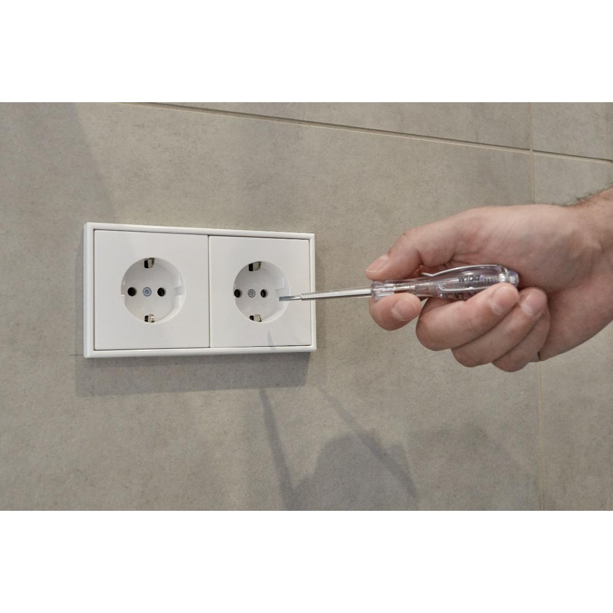 Wiha Spannungsprüfer SoftFinish einpolig, 110 - 250 Volt Schlitz transparent, mit Ansteckclip auf SB-Karte