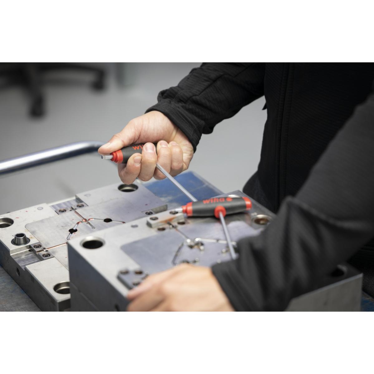 Wiha Stiftschlüssel mit Quergriff Set ComfortGrip Sechskant 6-teilges Set mit Seitenabtrieb, mattverchromt im Werkbankständer