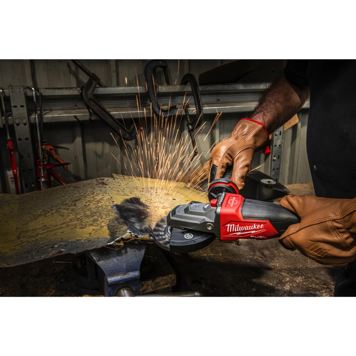 Milwaukee Rundbürste für Winkelschleifer, gezopft, Stahl 115 x 14 x 0,5 mm, M14