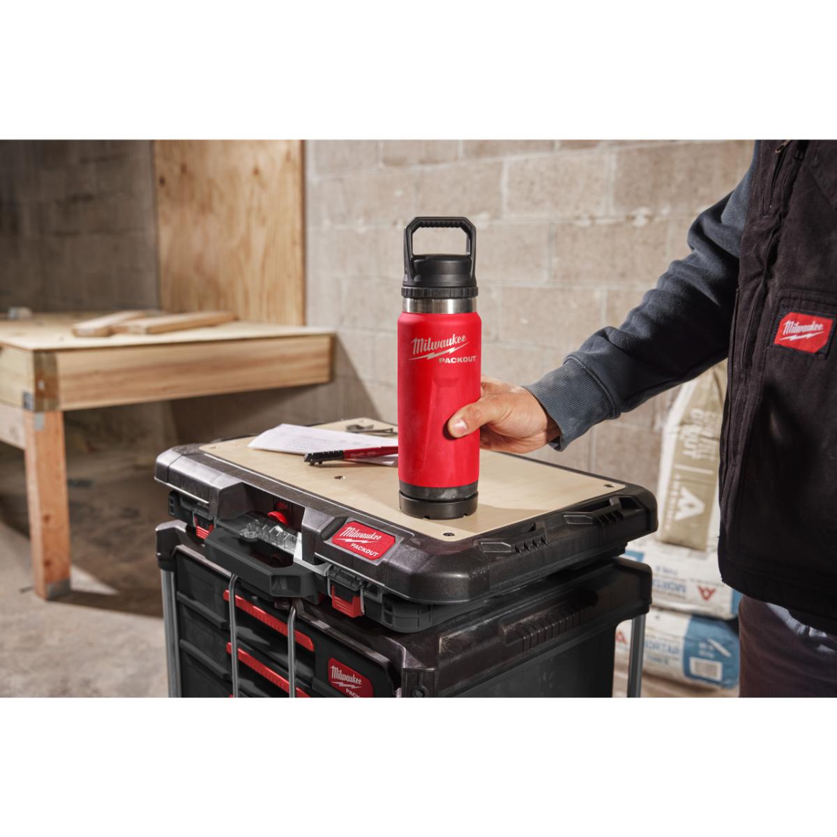 Milwaukee ﻿PACKOUT Thermoflasche mit Schraubdeckel 530 ml