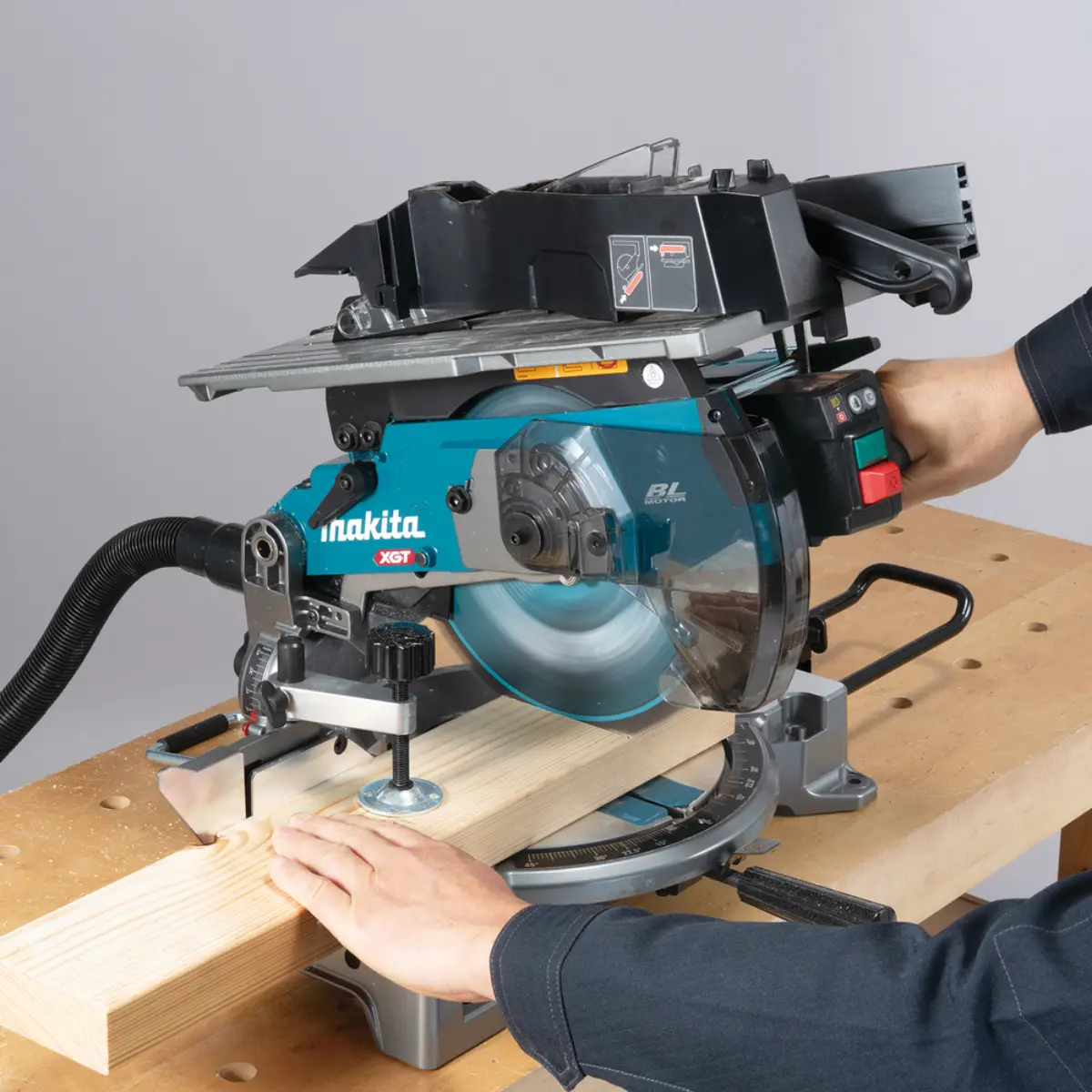 Makita Akku-Tisch-Kapp- und Gehrungssäge XGT 40V max. (ohne Akku, ohne Ladegerät) - LH001GZ