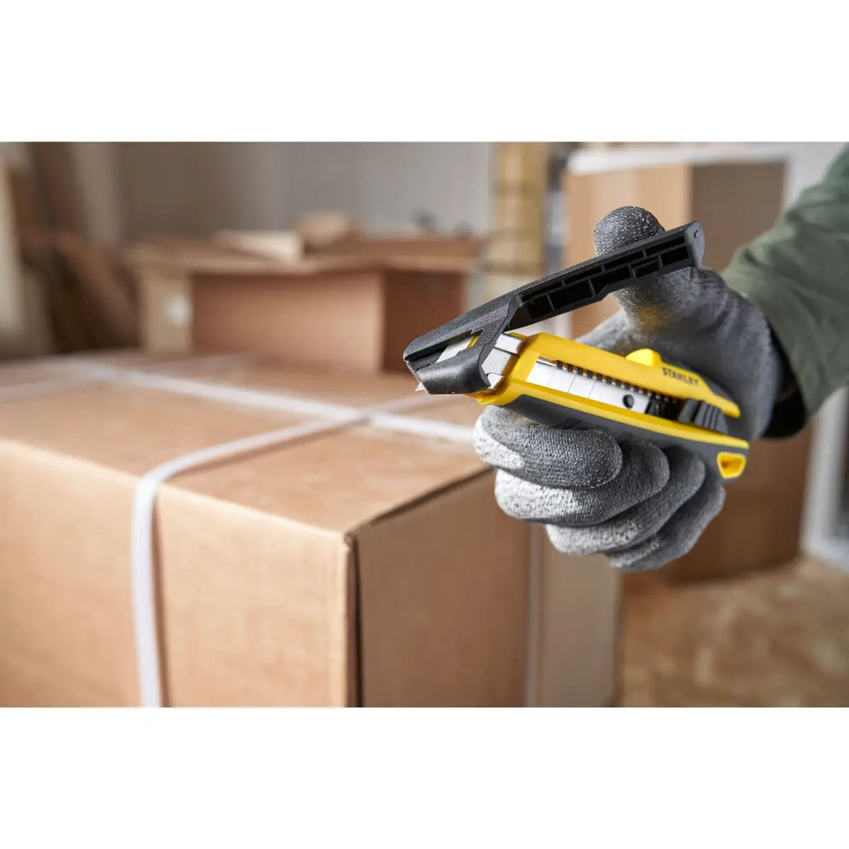 STANLEY Cuttermesser 18mm mit Schieber und integriertem Klingenbrecher