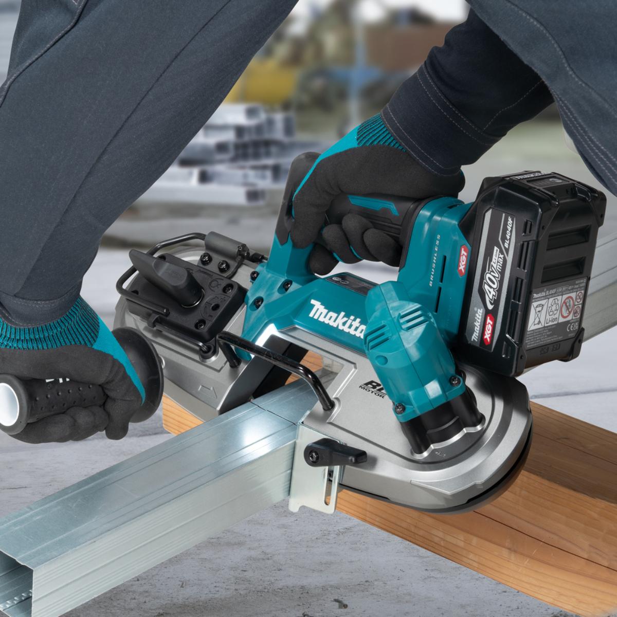Makita Akku-Bandsäge 40V max. 0-3,2 m/s 66 mm