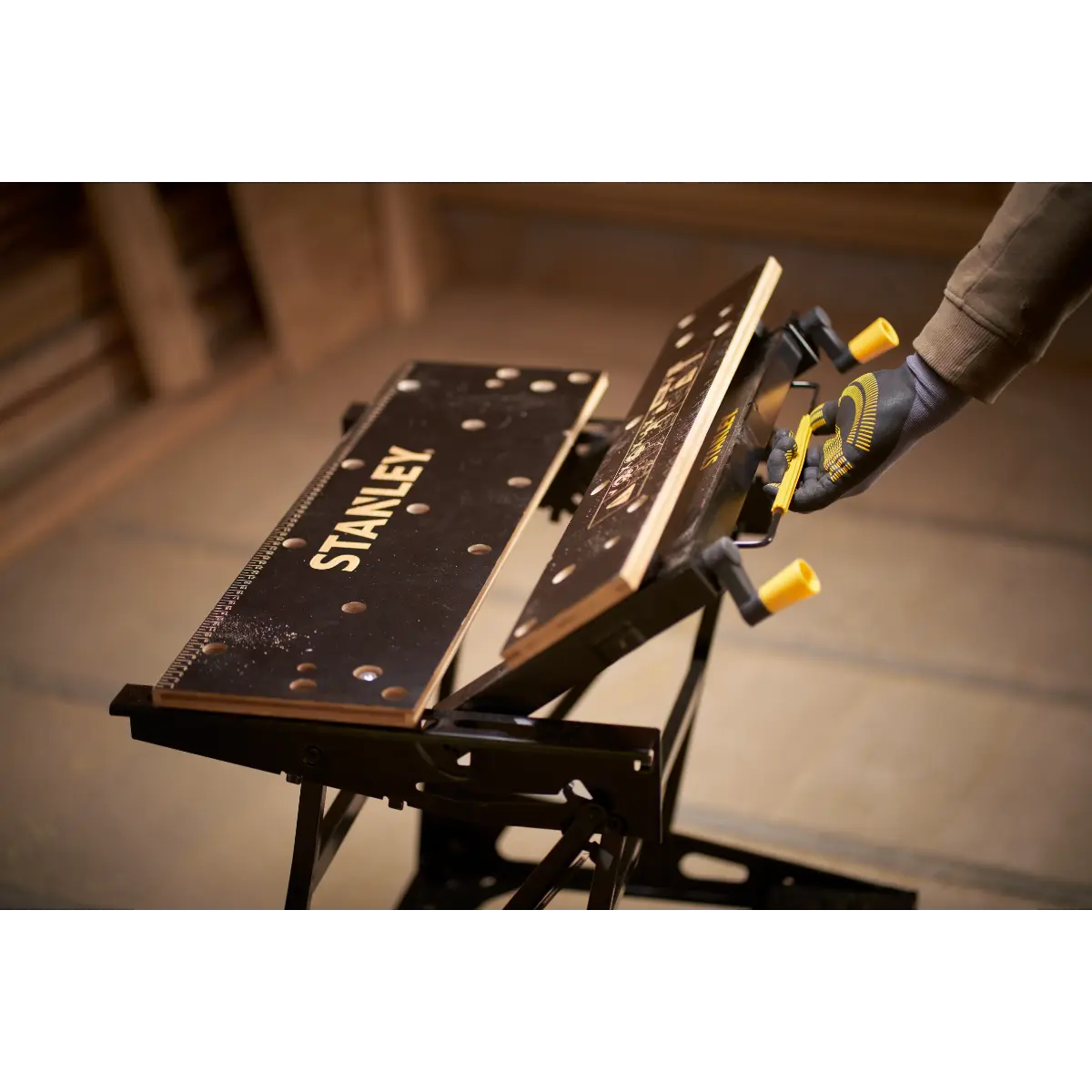 STANLEY Workmate Deluxe mit Bambus-Arbeitsplatte, belastbar bis 250kg